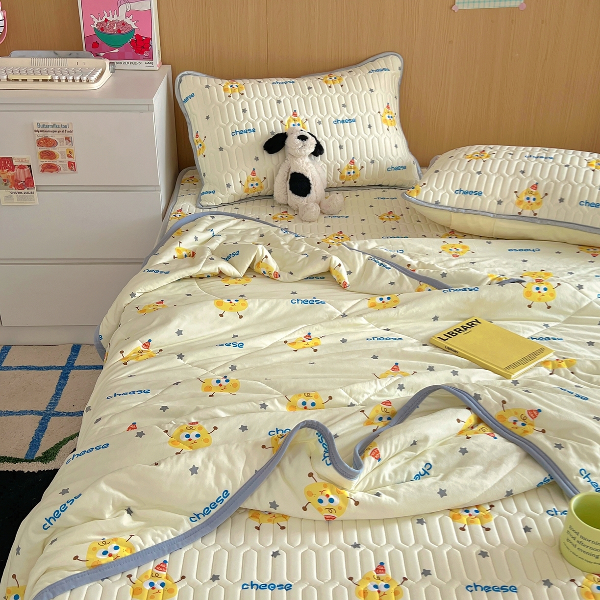 91家纺网 家纺一手货源 找家纺 希诺家居 2026新款卡通小清新牛奶针织棉夏被空调被（花型独家专版） 美味芝士