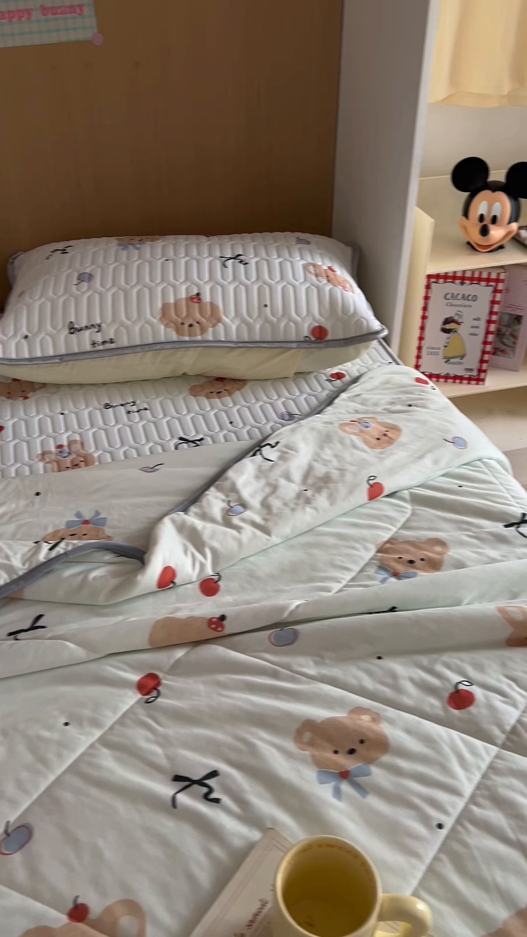 91家纺网 家纺一手货源 找家纺 希诺家居 2026新款卡通小清新牛奶针织棉夏被空调被（花型独家专版） 开心伙伴