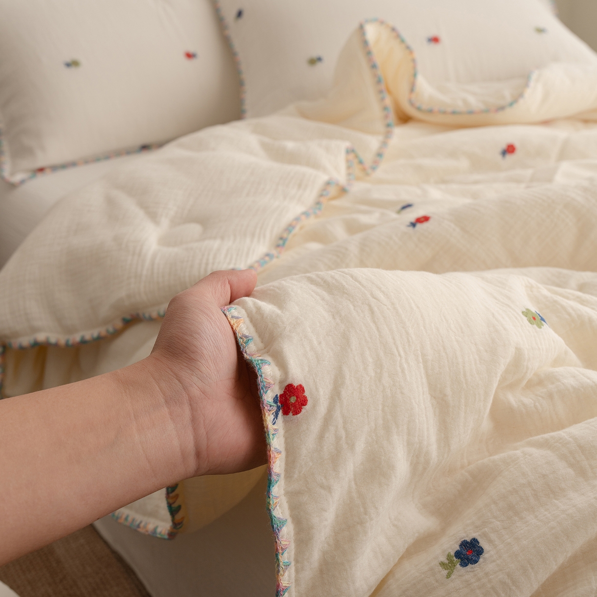 91家纺网 家纺一手货源 找家纺 （总）被窝家纺 2026新款全棉双层皱皱纱剪花大豆夏被夏凉被空调被四件套-山茶花