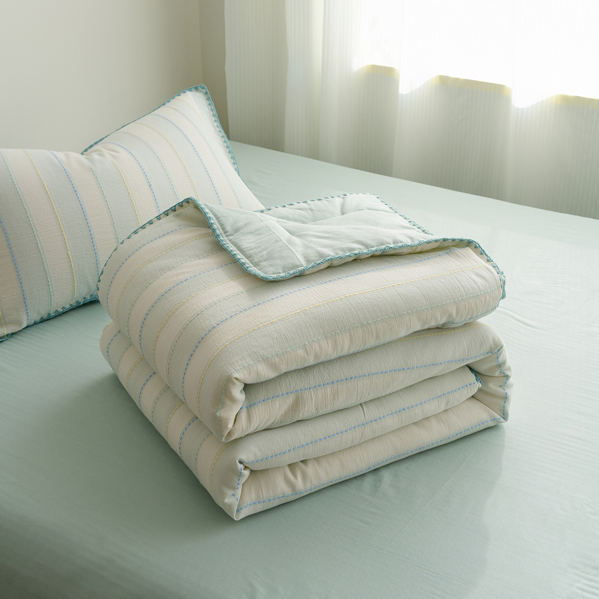 91家纺网 家纺一手货源 找家纺 被窝家纺 2023新款 60s全棉大提花李官奇55%大豆被 四叶草-秋茶灰