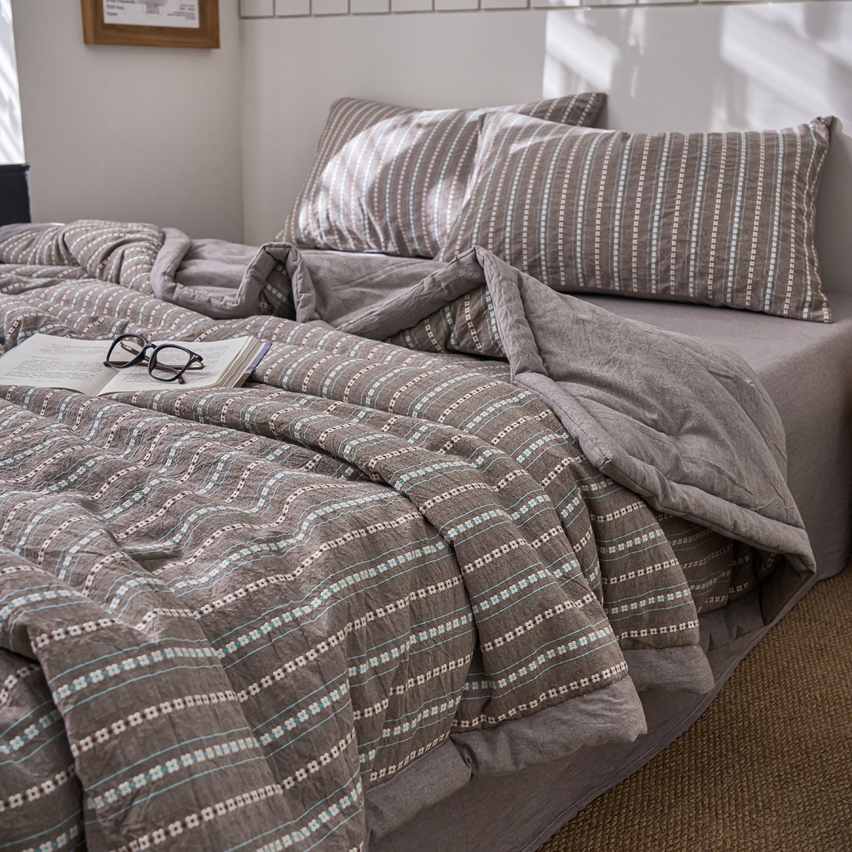 91家纺网 家纺一手货源 找家纺 被窝家纺 2026新款全棉色织提花夏被夏凉被空调被四件套-莫奈花园 莫奈花园-灰