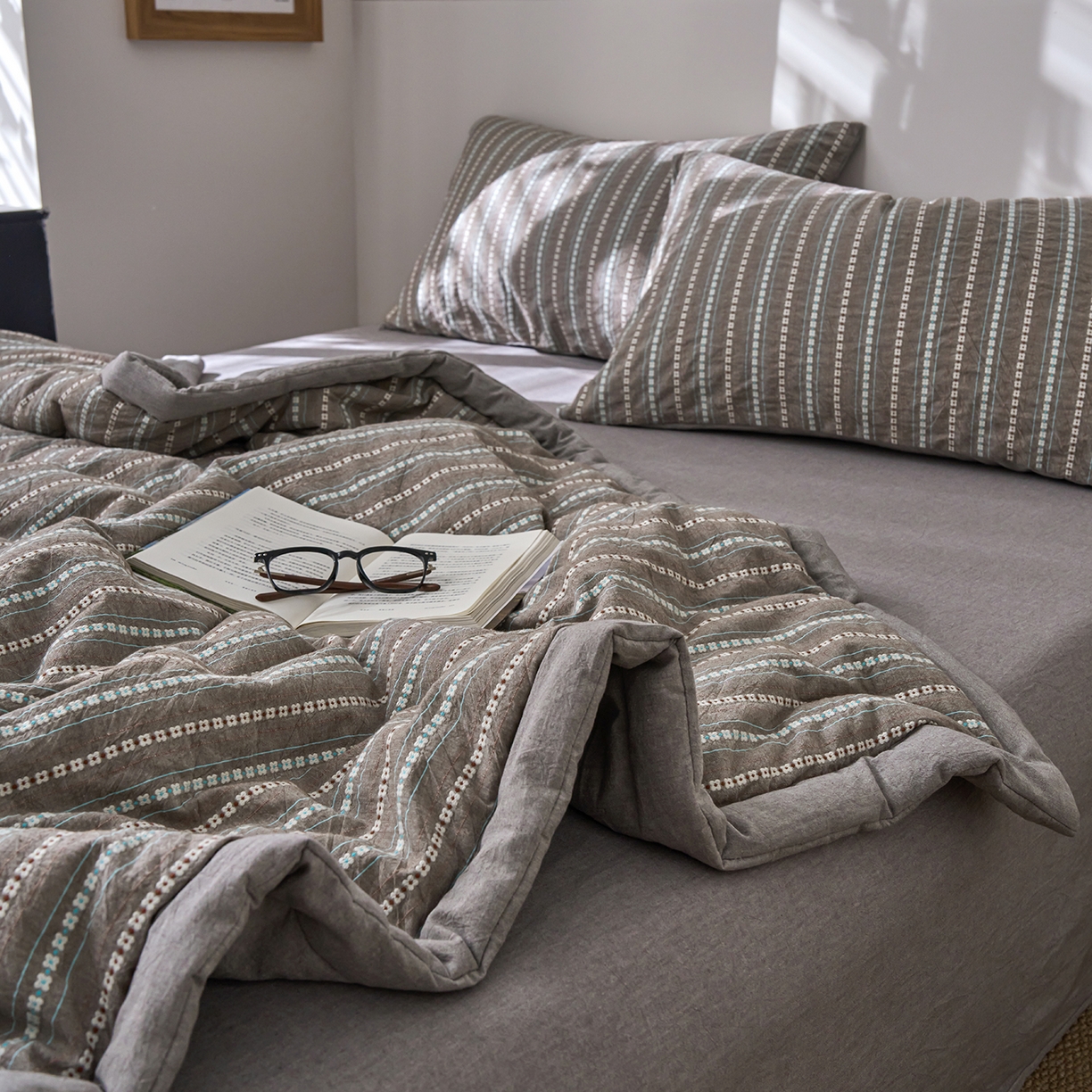 91家纺网 家纺一手货源 找家纺 被窝家纺 2026新款全棉色织提花夏被夏凉被空调被四件套-莫奈花园 莫奈花园-灰