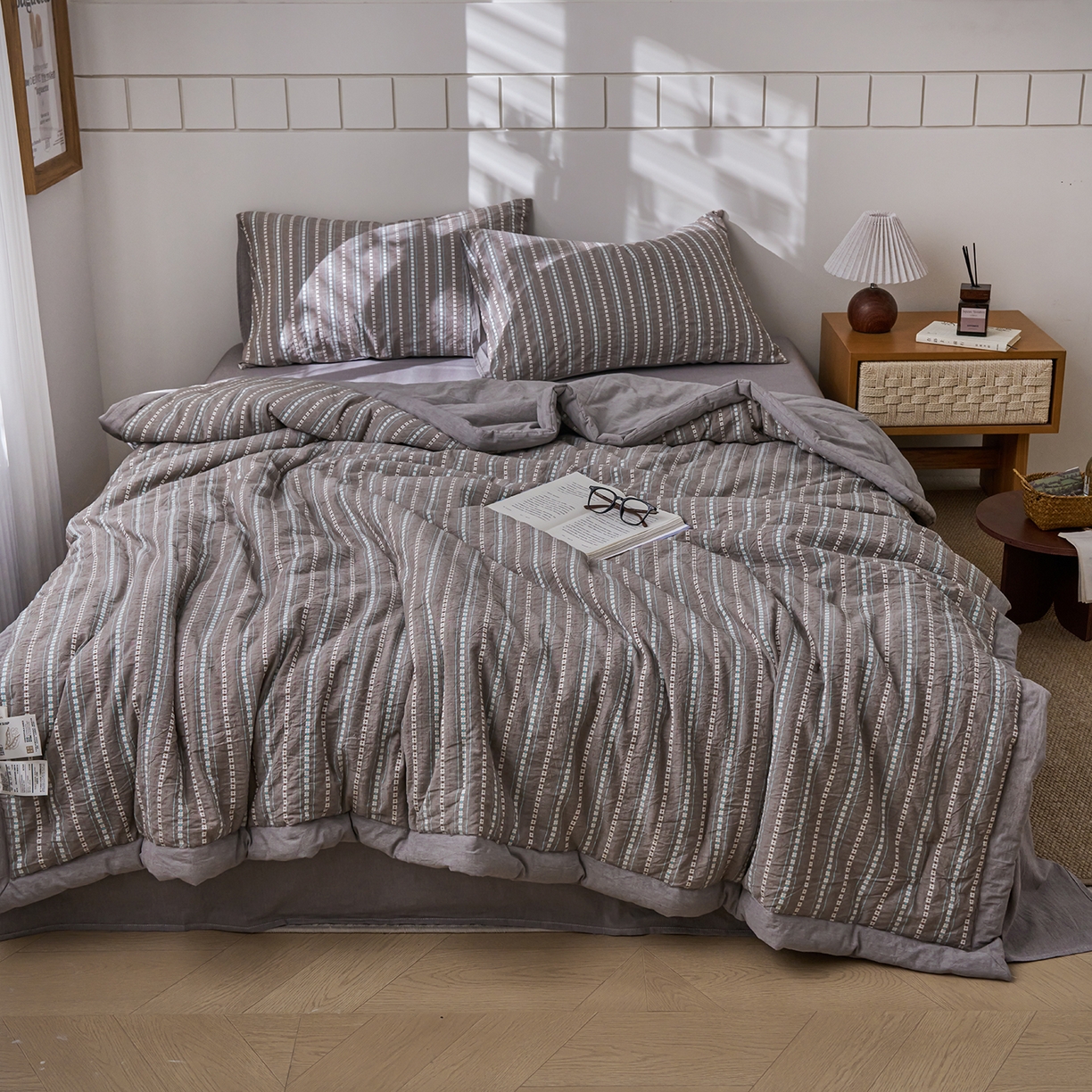 91家纺网 家纺一手货源 找家纺 被窝家纺 2026新款全棉色织提花夏被夏凉被空调被四件套-莫奈花园 莫奈花园-灰