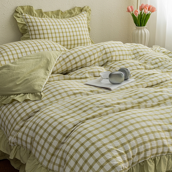 91家纺网 家纺一手货源 找家纺 恩和家纺 2026新款格子泡泡纱荷叶边四件套床单款床裙款套件 窗格花绿色