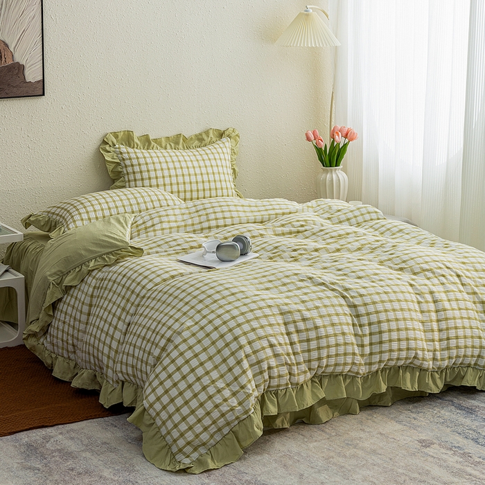 91家纺网 家纺一手货源 找家纺 恩和家纺 2026新款格子泡泡纱荷叶边四件套床单款床裙款套件 窗格花绿色