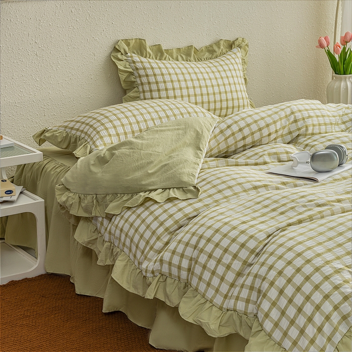 91家纺网 家纺一手货源 找家纺 恩和家纺 2026新款格子泡泡纱荷叶边四件套床单款床裙款套件 窗格花绿色