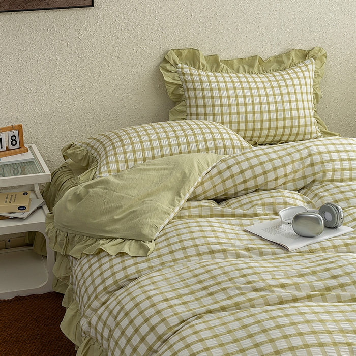 91家纺网 家纺一手货源 找家纺 恩和家纺 2026新款格子泡泡纱荷叶边四件套床单款床裙款套件 窗格花绿色