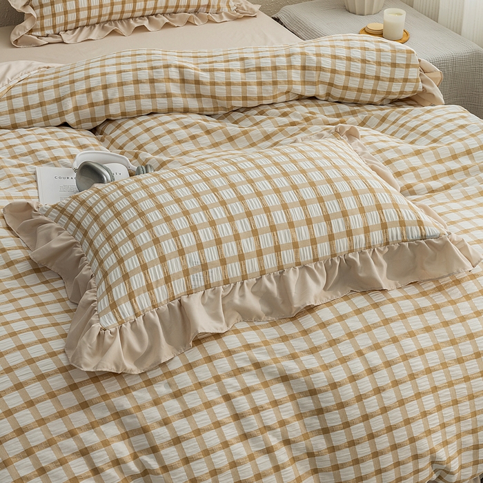 91家纺网 家纺一手货源 找家纺 恩和家纺 2026新款格子泡泡纱荷叶边四件套床单款床裙款套件 窗格花驼色