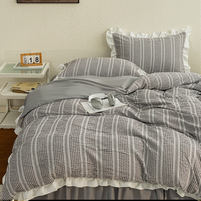 91家纺网 家纺一手货源 找家纺 恩和家纺 2026新款格子泡泡纱荷叶边四件套床单款床裙款套件 阳离子黑色