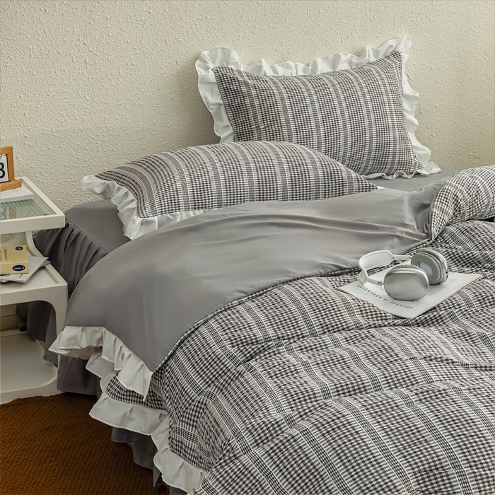 91家纺网 家纺一手货源 找家纺 恩和家纺 2026新款格子泡泡纱荷叶边四件套床单款床裙款套件 阳离子黑色