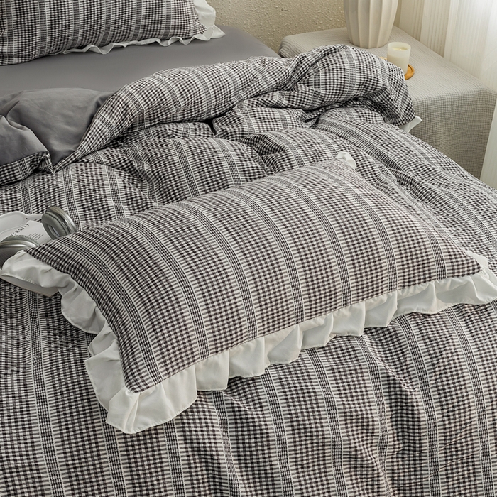 91家纺网 家纺一手货源 找家纺 恩和家纺 2026新款格子泡泡纱荷叶边四件套床单款床裙款套件 阳离子黑色