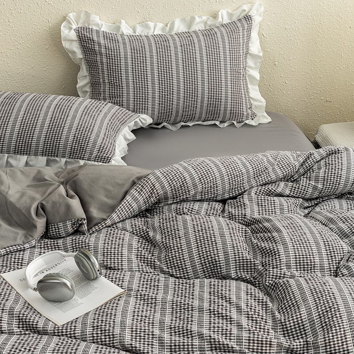 91家纺网 家纺一手货源 找家纺 恩和家纺 2026新款格子泡泡纱荷叶边四件套床单款床裙款套件 阳离子黑色