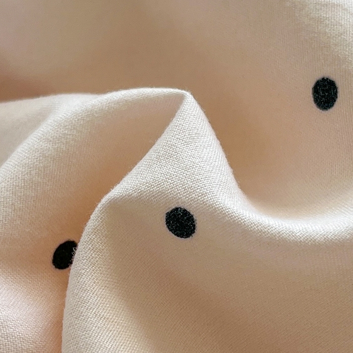 91家纺网 家纺一手货源 找家纺 桃心家居 2026新款A类ins云柔水洗棉织标蝴蝶结毛球少女大豆单夏被夏被四件套系列 水洗棉毛球-夏被奶昔粉蓝