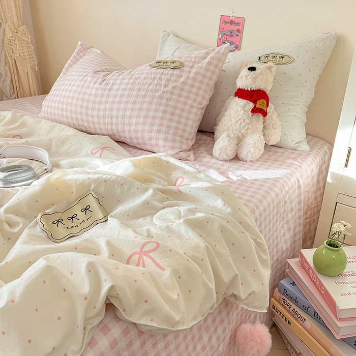 91家纺网 家纺一手货源 找家纺 桃心家居 2026新款A类ins云柔水洗棉织标蝴蝶结毛球少女大豆单夏被夏被四件套系列 水洗棉毛球-夏被粉果气泡