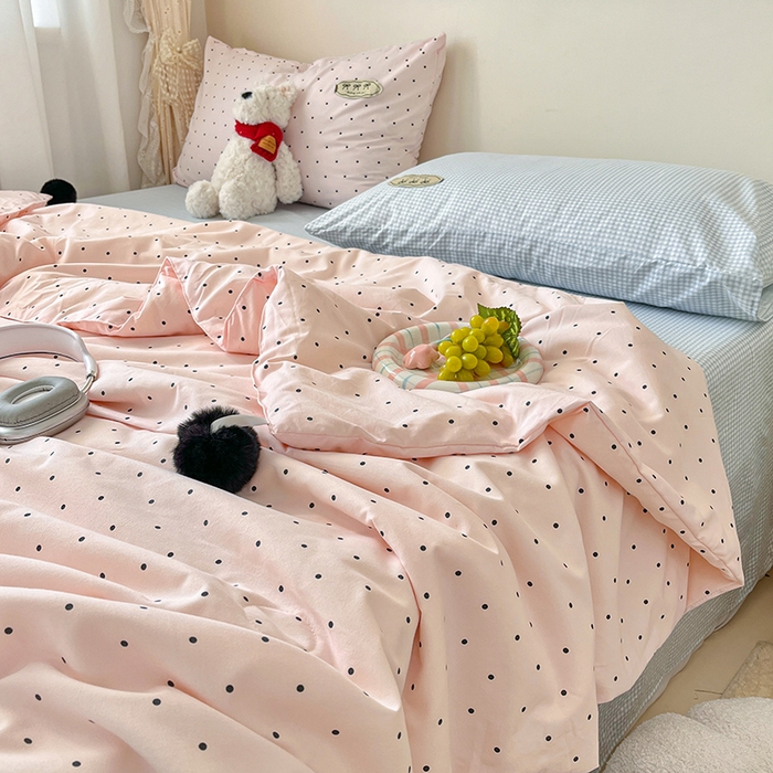 91家纺网 家纺一手货源 找家纺 桃心家居 2026新款A类ins云柔水洗棉织标蝴蝶结毛球少女大豆单夏被夏被四件套系列 水洗棉毛球-夏被奶昔粉蓝