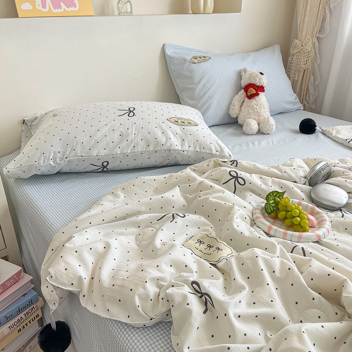 91家纺网 家纺一手货源 找家纺 桃心家居 2026新款A类ins云柔水洗棉织标蝴蝶结毛球少女大豆单夏被夏被四件套系列 水洗棉毛球-夏被可可小姐