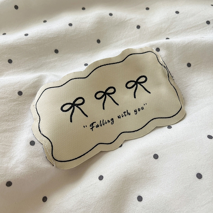 91家纺网 家纺一手货源 找家纺 桃心家居 2026新款A类ins云柔水洗棉织标蝴蝶结毛球少女大豆单夏被夏被四件套系列 水洗棉毛球-夏被可可小姐