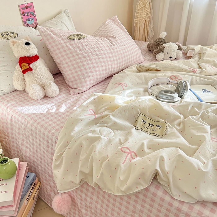 91家纺网 家纺一手货源 找家纺 桃心家居 2026新款A类ins云柔水洗棉织标蝴蝶结毛球少女大豆单夏被夏被四件套系列 水洗棉毛球-夏被粉果气泡