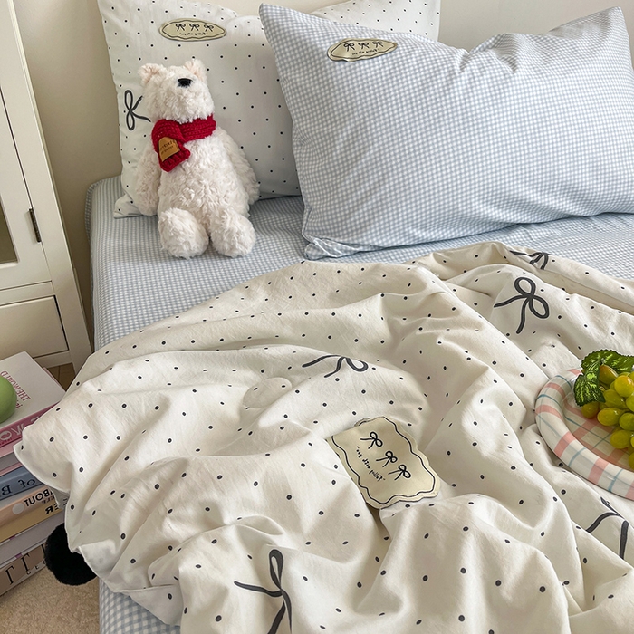 91家纺网 家纺一手货源 找家纺 桃心家居 2026新款A类ins云柔水洗棉织标蝴蝶结毛球少女大豆单夏被夏被四件套系列 水洗棉毛球-夏被可可小姐