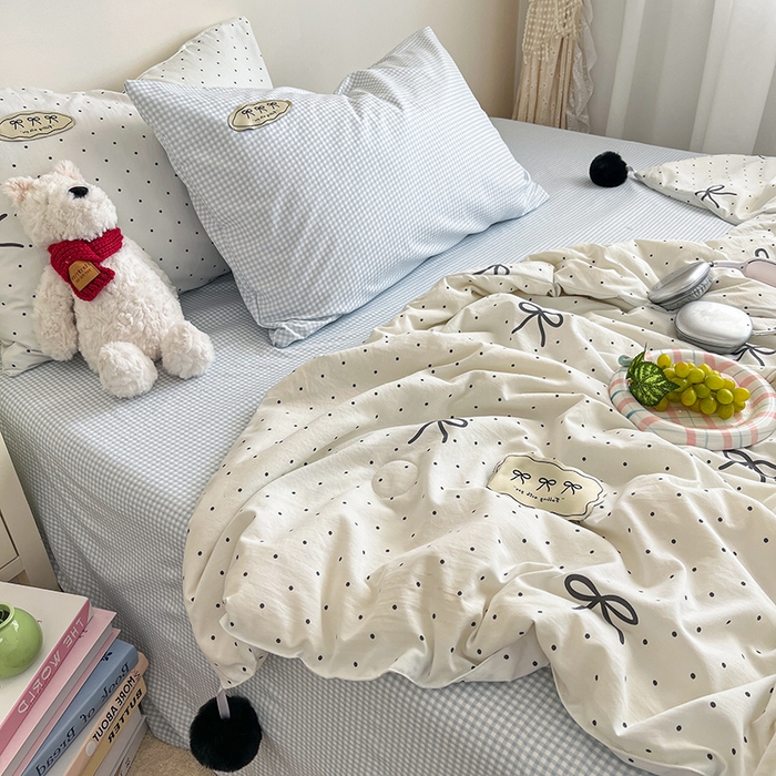 91家纺网 家纺一手货源 找家纺 桃心家居 2026新款A类ins云柔水洗棉织标蝴蝶结毛球少女大豆单夏被夏被四件套系列 水洗棉毛球-夏被可可小姐
