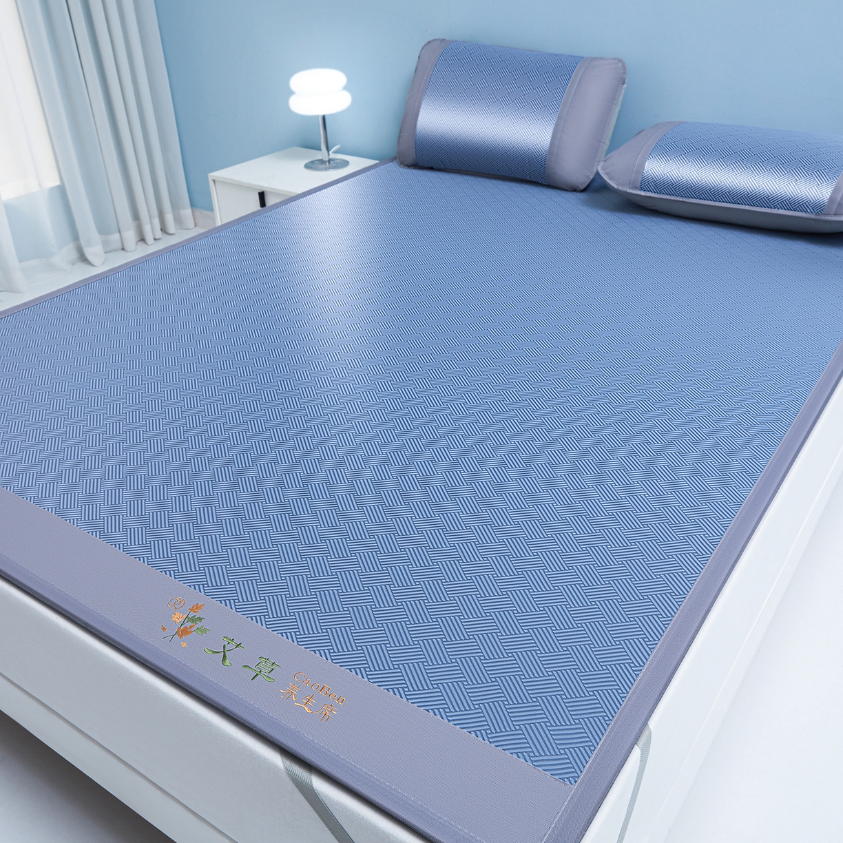 91家纺网 家纺一手货源 找家纺 眠多宝（绒多宝） 2026新款可机洗水洗艾草凉感冰丝高精密碳光软席饼干花三件套   冰川蓝