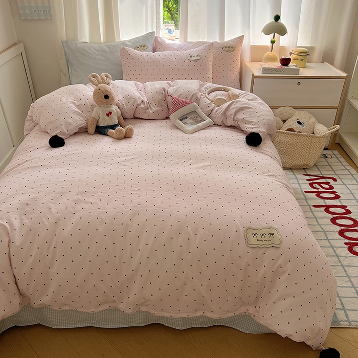 91家纺网 家纺一手货源 找家纺 桃心家居 2026新款A类ins云柔水洗棉织标混搭蝴蝶结毛球少女奶呼呼仙气四件套 水洗棉毛球-蝴蝶结奶昔粉蓝