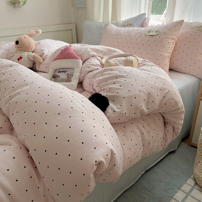 91家纺网 家纺一手货源 找家纺 桃心家居 2026新款A类ins云柔水洗棉织标混搭蝴蝶结毛球少女奶呼呼仙气四件套 水洗棉毛球-蝴蝶结奶昔粉蓝