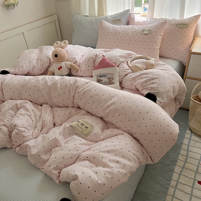 91家纺网 家纺一手货源 找家纺 桃心家居 2026新款A类ins云柔水洗棉织标混搭蝴蝶结毛球少女奶呼呼仙气四件套 水洗棉毛球-蝴蝶结奶昔粉蓝