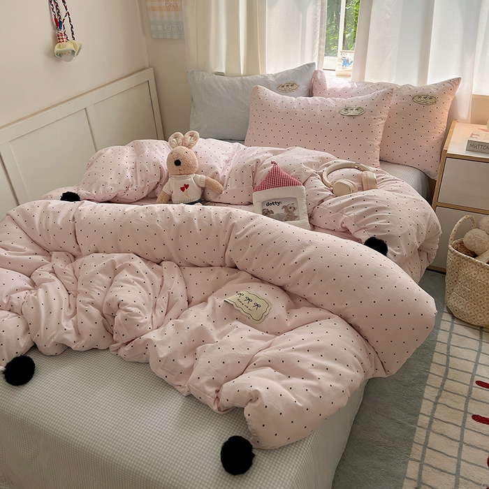 91家纺网 家纺一手货源 找家纺 桃心家居 2026新款A类ins云柔水洗棉织标混搭蝴蝶结毛球少女奶呼呼仙气四件套 水洗棉毛球-蝴蝶结奶昔粉蓝