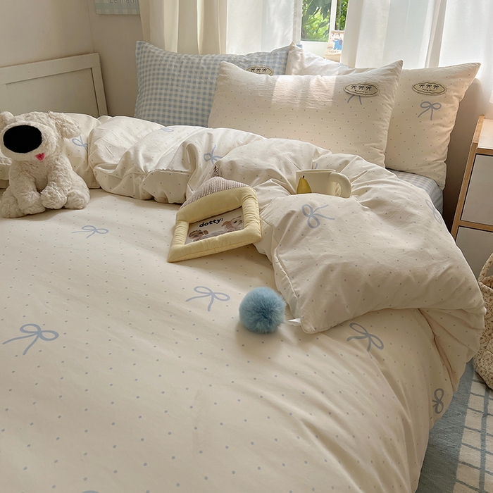 91家纺网 家纺一手货源 找家纺 桃心家居 2026新款A类ins云柔水洗棉织标混搭蝴蝶结毛球少女奶呼呼仙气四件套 水洗棉毛球-蝴蝶结清新梦蓝