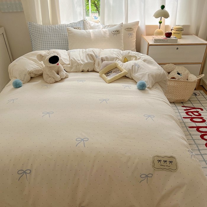 91家纺网 家纺一手货源 找家纺 桃心家居 2026新款A类ins云柔水洗棉织标混搭蝴蝶结毛球少女奶呼呼仙气四件套 水洗棉毛球-蝴蝶结清新梦蓝