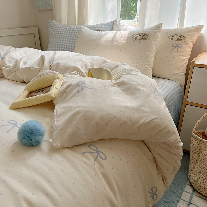 91家纺网 家纺一手货源 找家纺 桃心家居 2026新款A类ins云柔水洗棉织标混搭蝴蝶结毛球少女奶呼呼仙气四件套 水洗棉毛球-蝴蝶结清新梦蓝