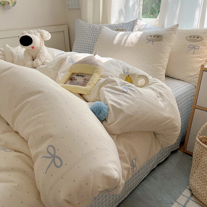 91家纺网 家纺一手货源 找家纺 桃心家居 2026新款A类ins云柔水洗棉织标混搭蝴蝶结毛球少女奶呼呼仙气四件套 水洗棉毛球-蝴蝶结清新梦蓝