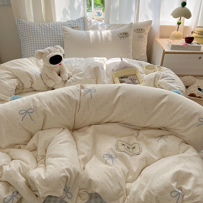 91家纺网 家纺一手货源 找家纺 桃心家居 2026新款A类ins云柔水洗棉织标混搭蝴蝶结毛球少女奶呼呼仙气四件套 水洗棉毛球-蝴蝶结清新梦蓝