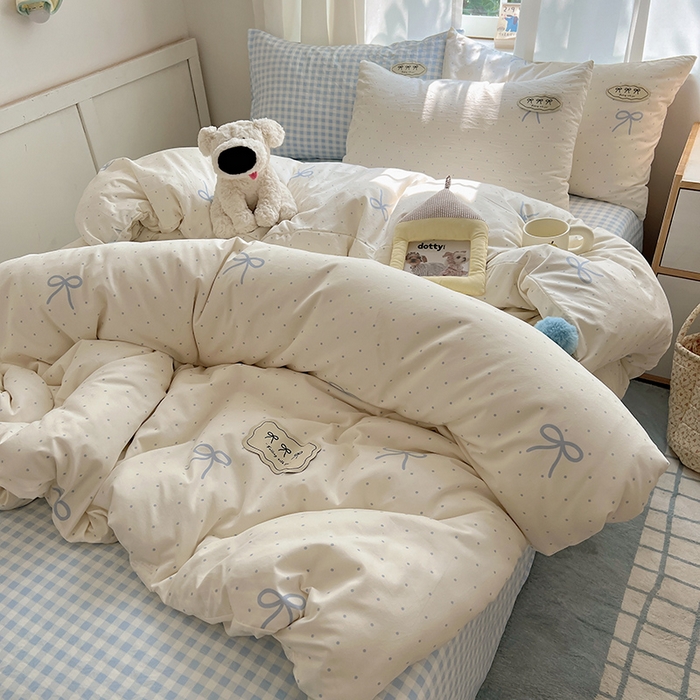 91家纺网 家纺一手货源 找家纺 桃心家居 2026新款A类ins云柔水洗棉织标混搭蝴蝶结毛球少女奶呼呼仙气四件套 水洗棉毛球-蝴蝶结清新梦蓝