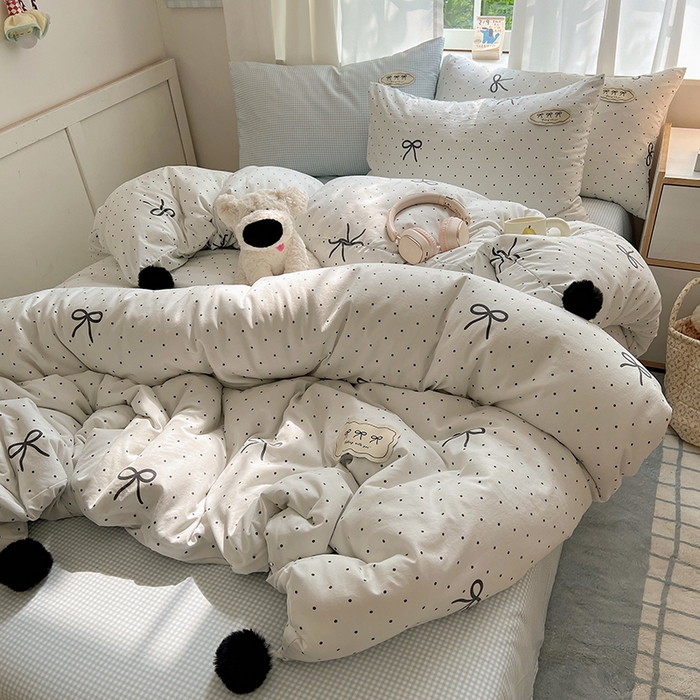 91家纺网 家纺一手货源 找家纺 桃心家居 2026新款A类ins云柔水洗棉织标混搭蝴蝶结毛球少女奶呼呼仙气四件套 水洗棉毛球-蝴蝶结可可小姐