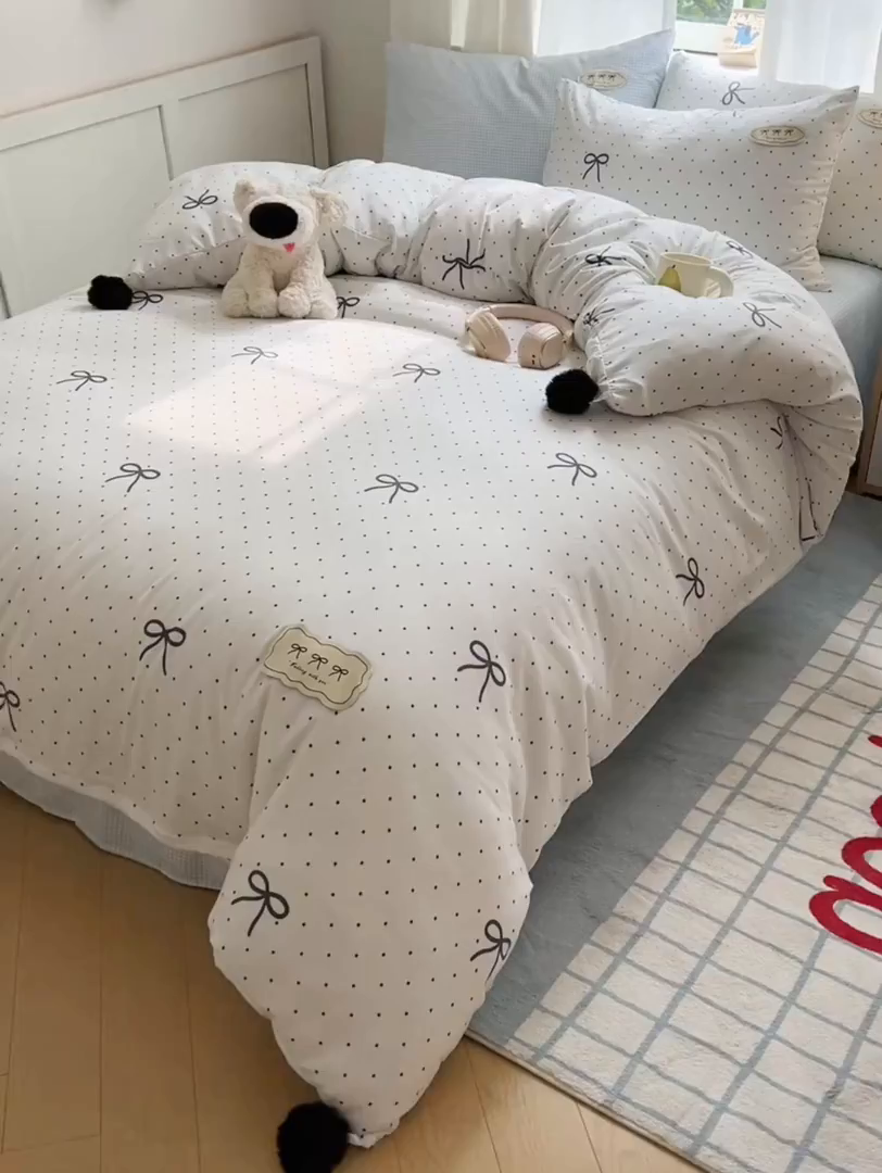 91家纺网 家纺一手货源 找家纺 桃心家居 2026新款A类ins云柔水洗棉织标混搭蝴蝶结毛球少女奶呼呼仙气四件套 水洗棉毛球-蝴蝶结可可小姐