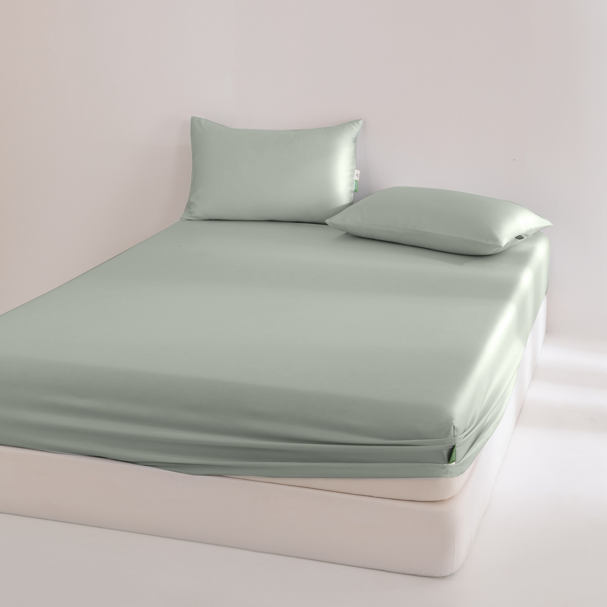 91家纺网 家纺一手货源 找家纺 眠博士 2026新款60S天丝莱赛尔纯色床笠-场景二 60S天丝床笠-薄荷绿