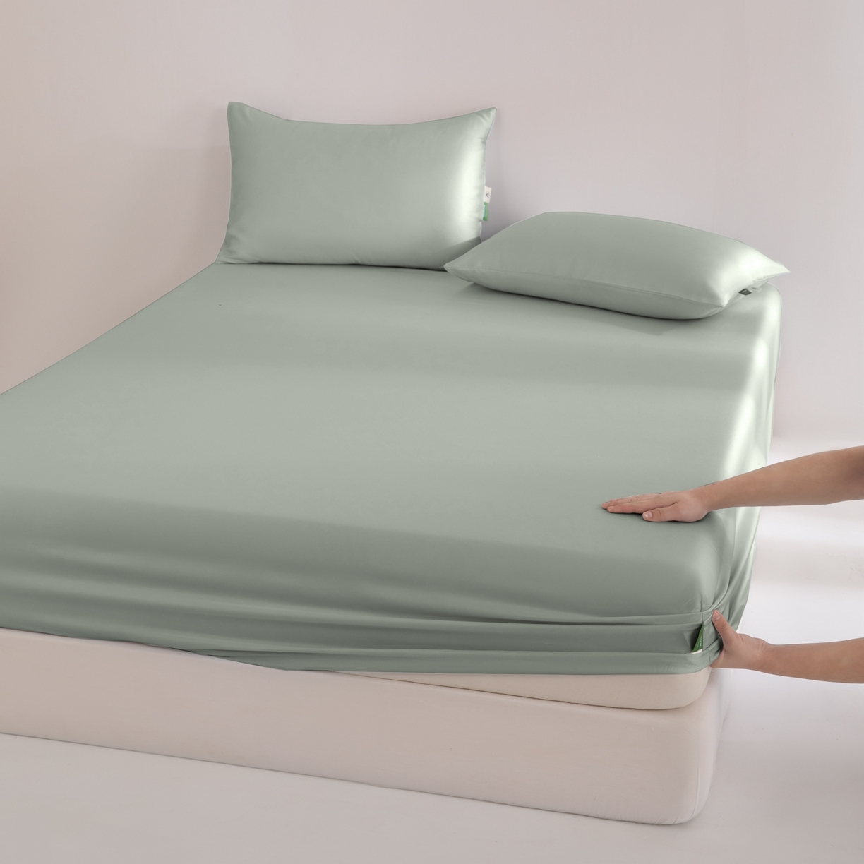 91家纺网 家纺一手货源 找家纺 眠博士 2026新款60S天丝莱赛尔纯色床笠-场景二 60S天丝床笠-薄荷绿