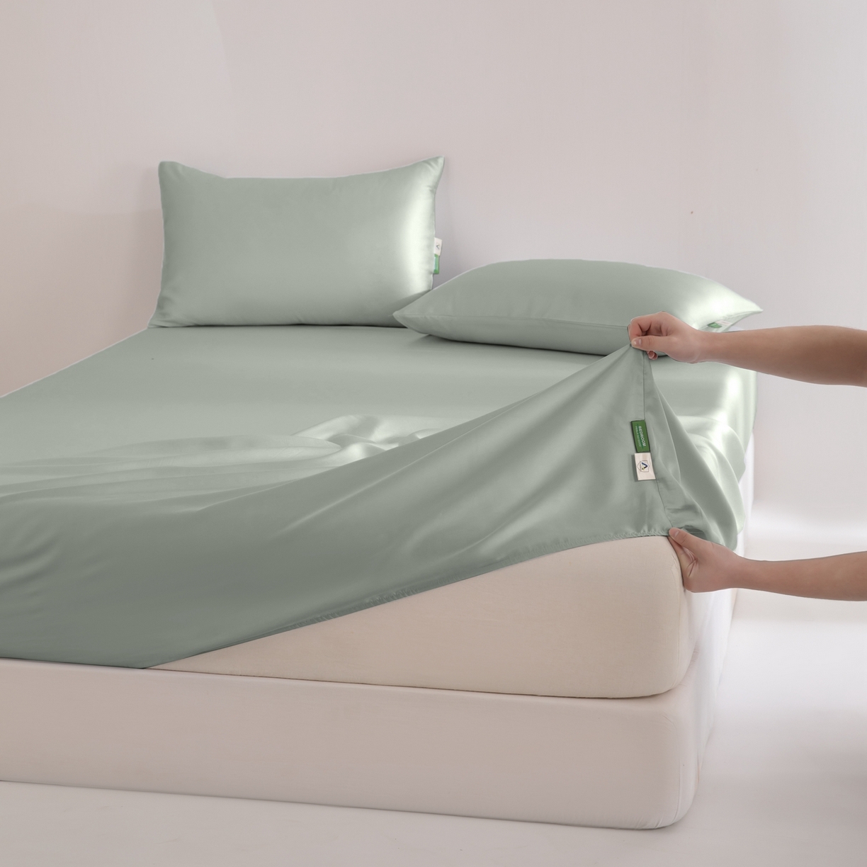 91家纺网 家纺一手货源 找家纺 眠博士 2026新款60S天丝莱赛尔纯色床笠-场景二 60S天丝床笠-薄荷绿