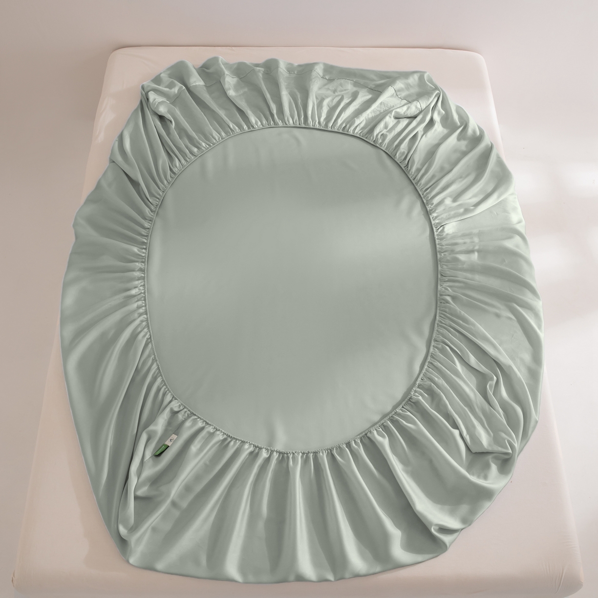 91家纺网 家纺一手货源 找家纺 眠博士 2026新款60S天丝莱赛尔纯色床笠-场景二 60S天丝床笠-薄荷绿