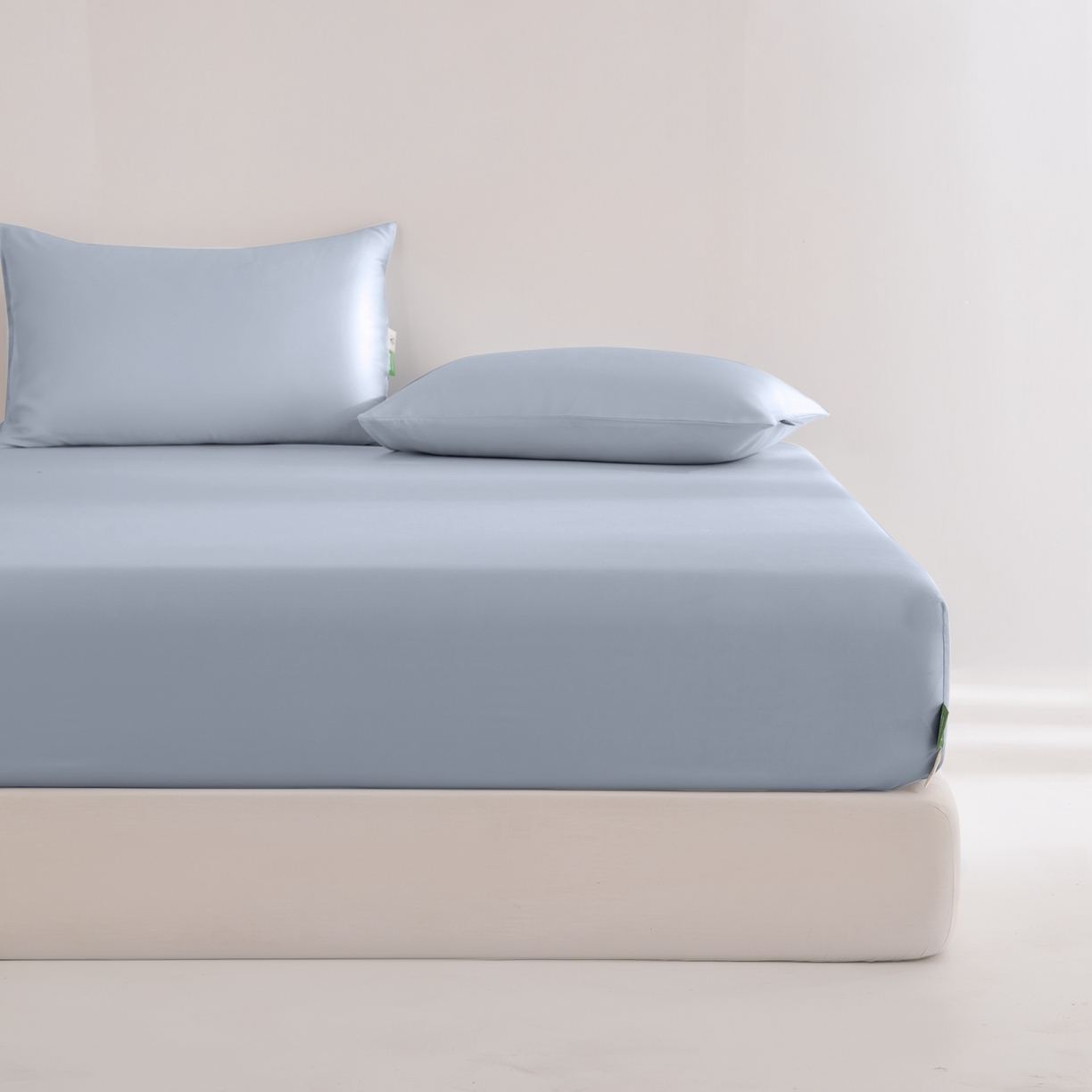 91家纺网 家纺一手货源 找家纺 眠博士 2026新款60S天丝莱赛尔纯色床笠-场景二 60S天丝床笠-黄昏蓝