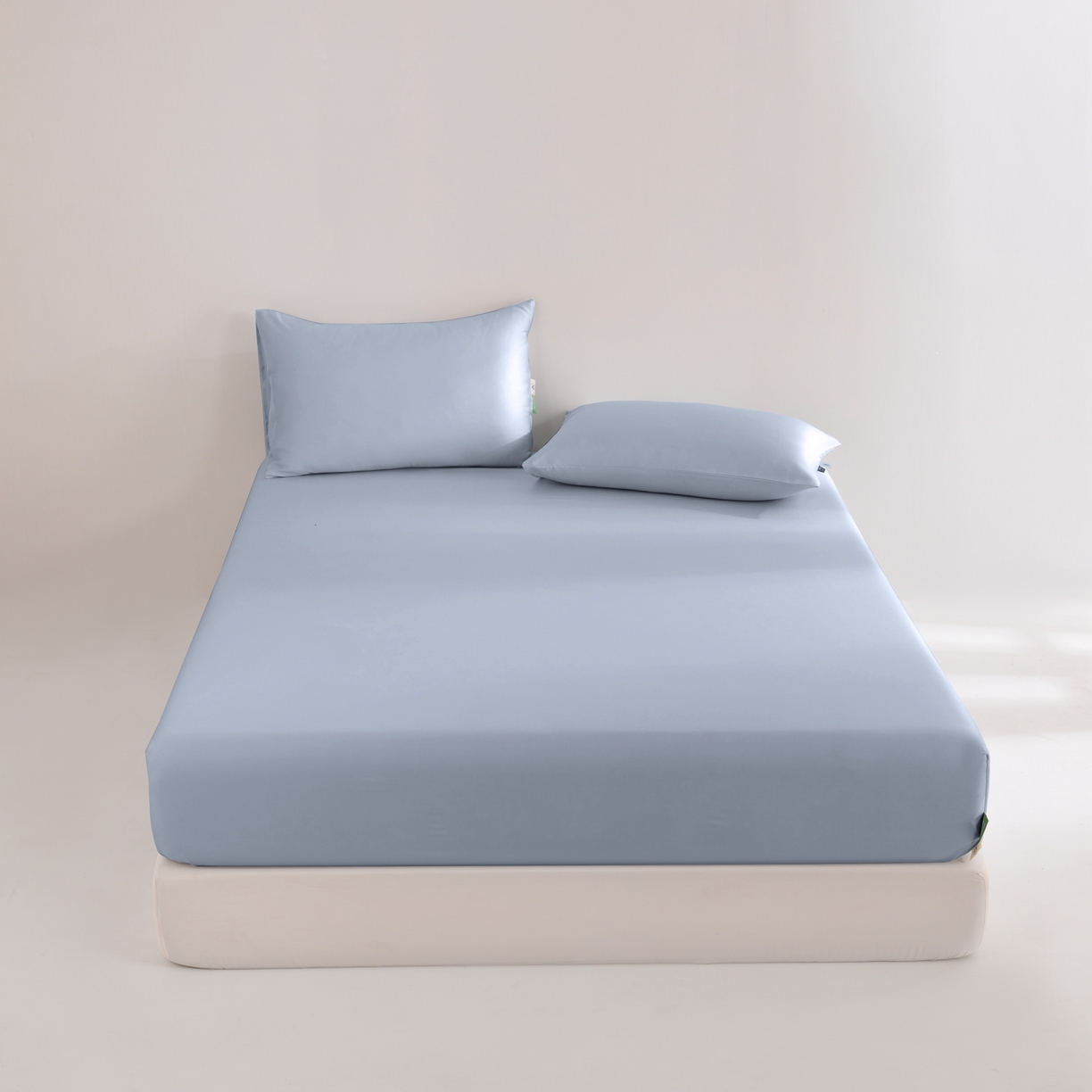 91家纺网 家纺一手货源 找家纺 眠博士 2026新款60S天丝莱赛尔纯色床笠-场景二 60S天丝床笠-黄昏蓝