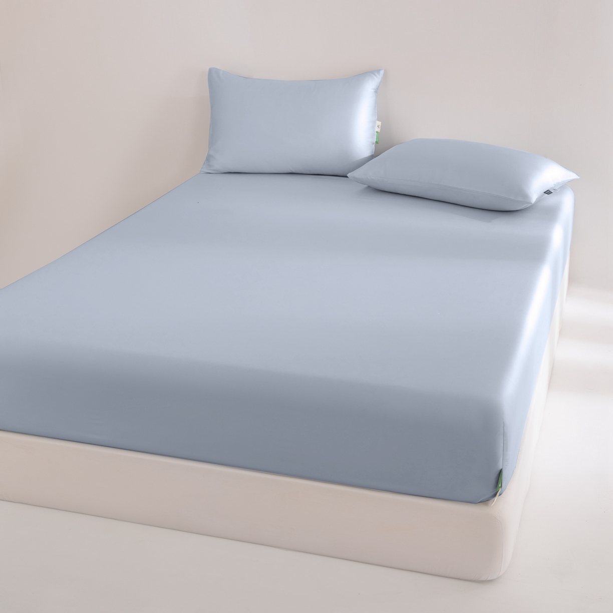 91家纺网 家纺一手货源 找家纺 眠博士 2026新款60S天丝莱赛尔纯色床笠-场景二 60S天丝床笠-黄昏蓝