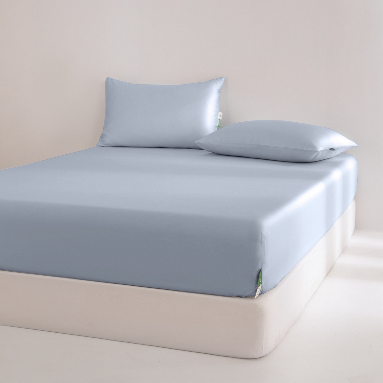 91家纺网 家纺一手货源 找家纺 眠博士 2026新款60S天丝莱赛尔纯色床笠-场景二 60S天丝床笠-黄昏蓝