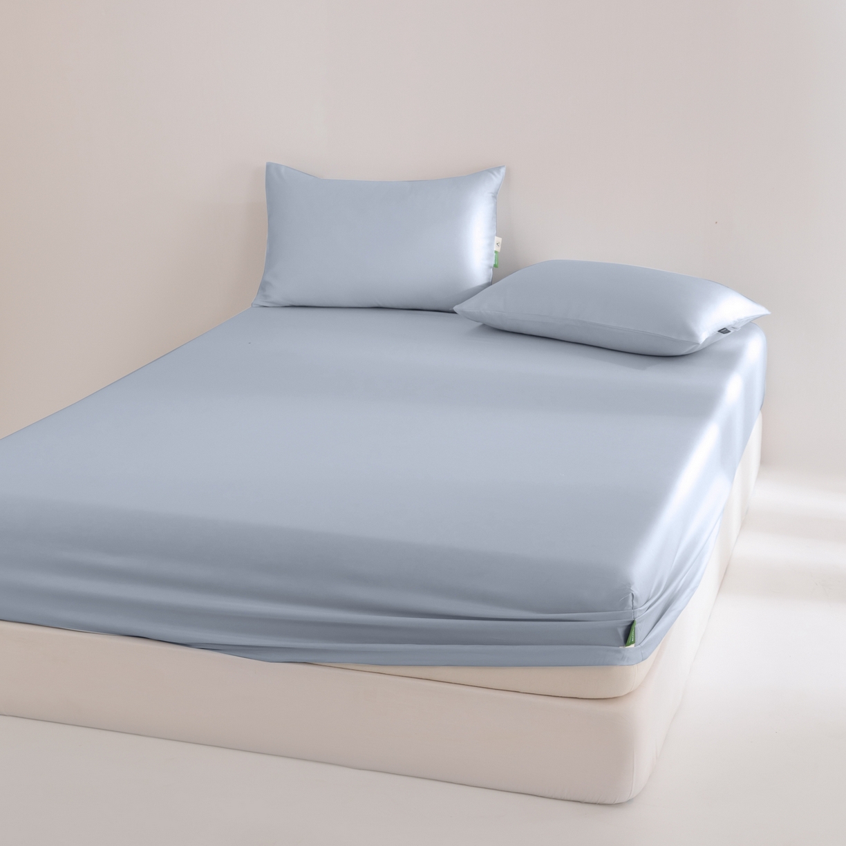 91家纺网 家纺一手货源 找家纺 眠博士 2026新款60S天丝莱赛尔纯色床笠-场景二 60S天丝床笠-黄昏蓝