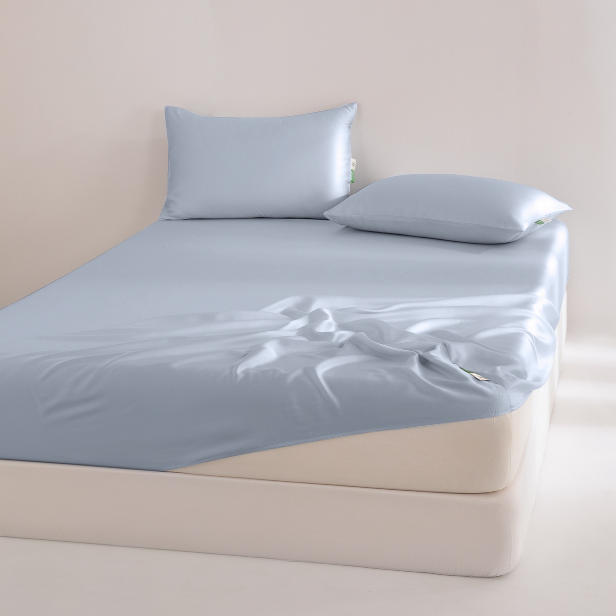 91家纺网 家纺一手货源 找家纺 眠博士 2026新款60S天丝莱赛尔纯色床笠-场景二 60S天丝床笠-黄昏蓝