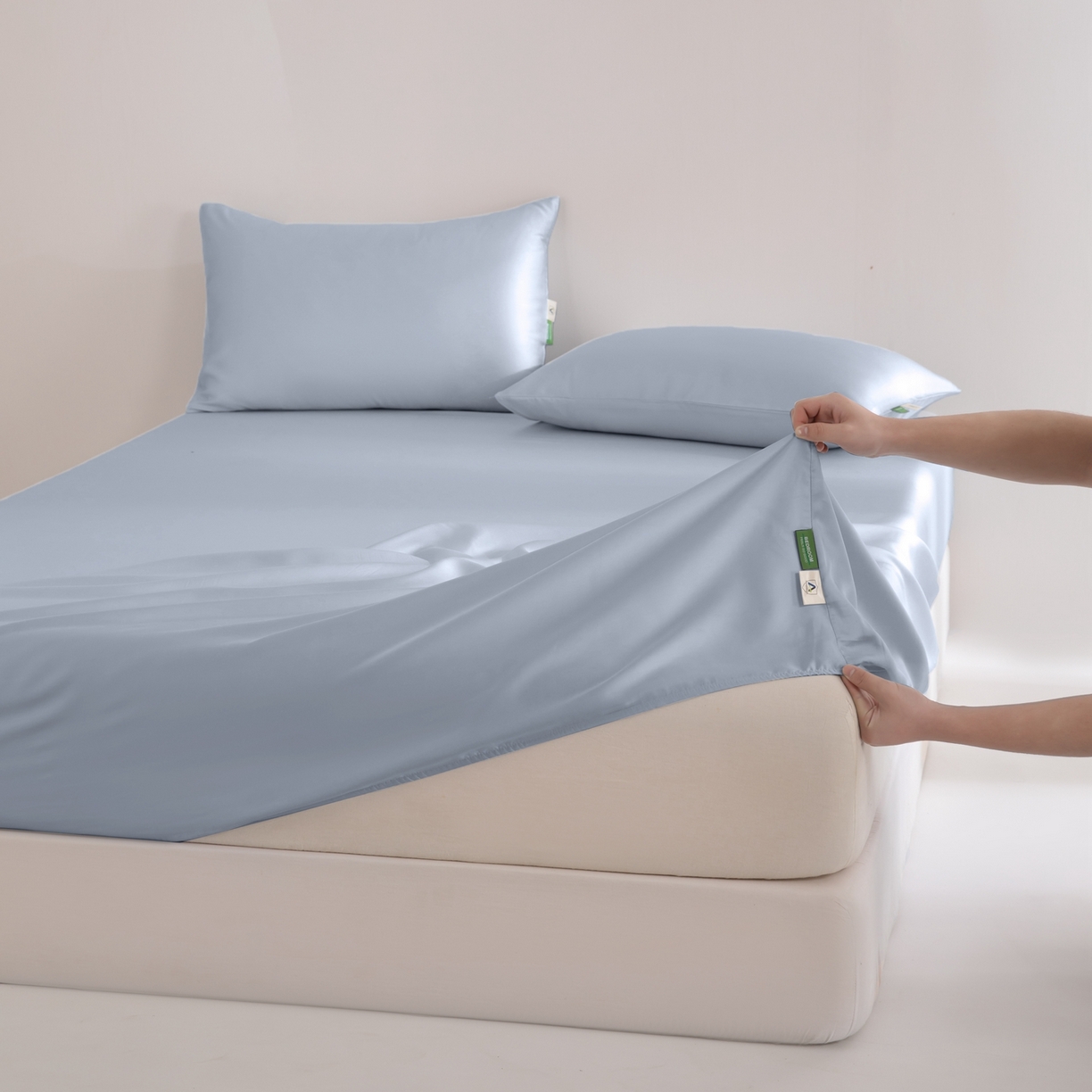 91家纺网 家纺一手货源 找家纺 眠博士 2026新款60S天丝莱赛尔纯色床笠-场景二 60S天丝床笠-黄昏蓝