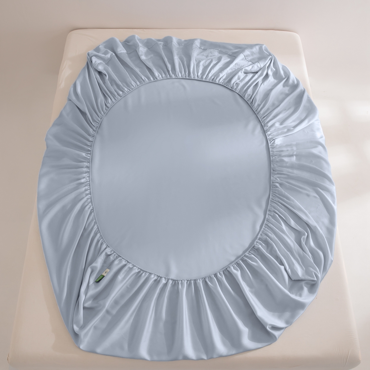 91家纺网 家纺一手货源 找家纺 眠博士 2026新款60S天丝莱赛尔纯色床笠-场景二 60S天丝床笠-黄昏蓝