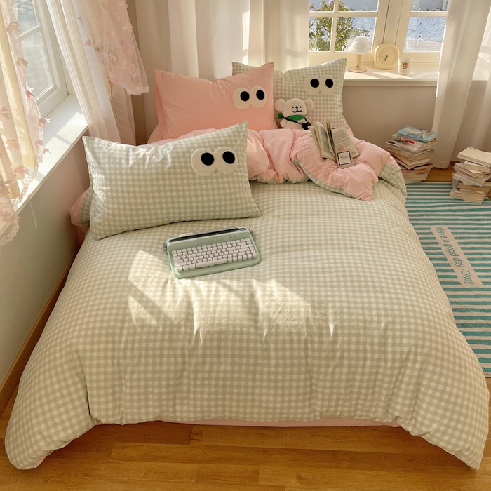 91家纺网 家纺一手货源 找家纺 （总）桃心家居 2026新款A类亲肤舒适软糯云柔水洗棉大眼睛毛巾绣混搭格子撞色系列四件套